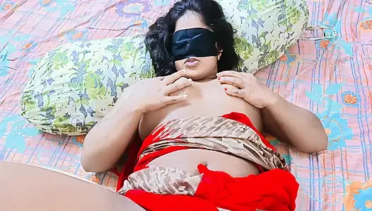 Gadis cantik India lagi asik nyepong kontolku sambil pakai kain sprei
