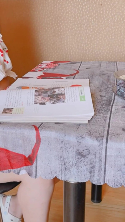 Uczennica z grubsza zerżnięta w klasie | Klip 1