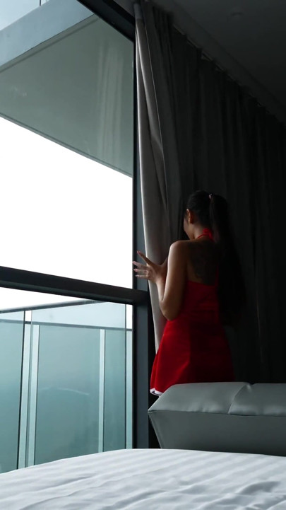 Julemandens hjælpeuniform ser godt ud på HOT big ass Thai kæreste | Klip 1