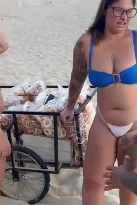 Beach Seller in a Salty Package Eats the Two Hot Girls in Exchange Left Happy