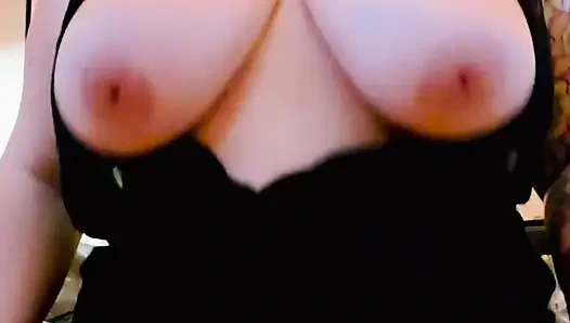 Stacybbwxxx lagi asik nyepong dan ngentot kontol besar tante super semok xxx