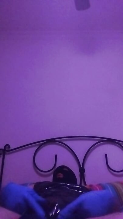 Latex Body & Mask – Obedient Fetish Ritual in Bed