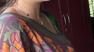 Sexy indische Tante sexy grüner Sari