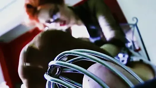 Sevgililer gününde kafesin içine boşalıyor