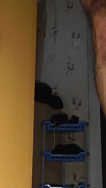 Zapanjujući trenutak iz "Još jednog muženja prostate dildom"