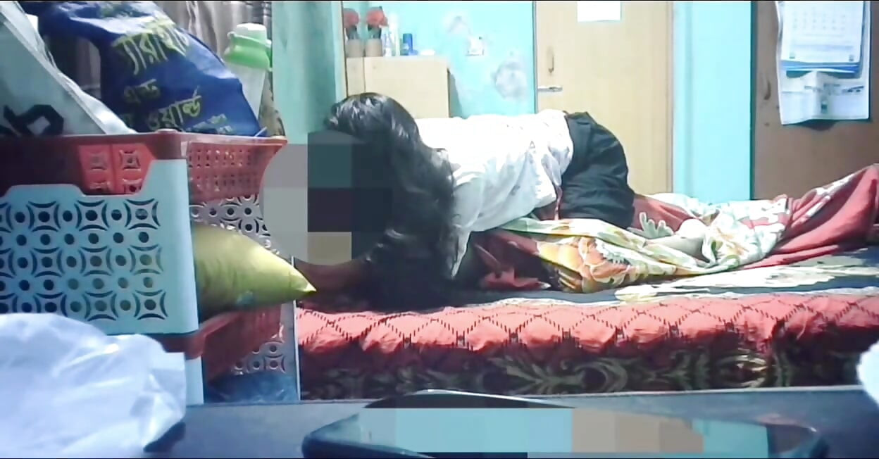 18 Year old  Horny Girlfriend Giving Blowjob Desi Indian ( PART-1)
