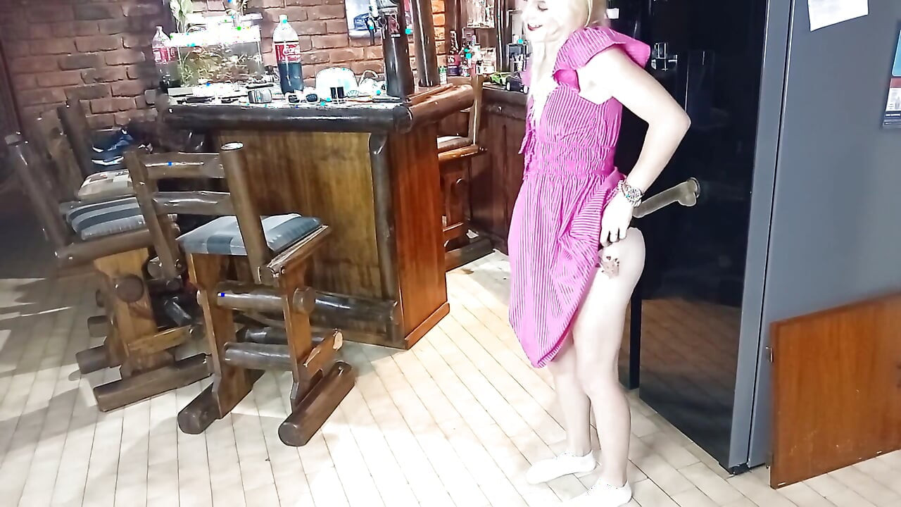 Follando la nevera mientras mi novio está mirando