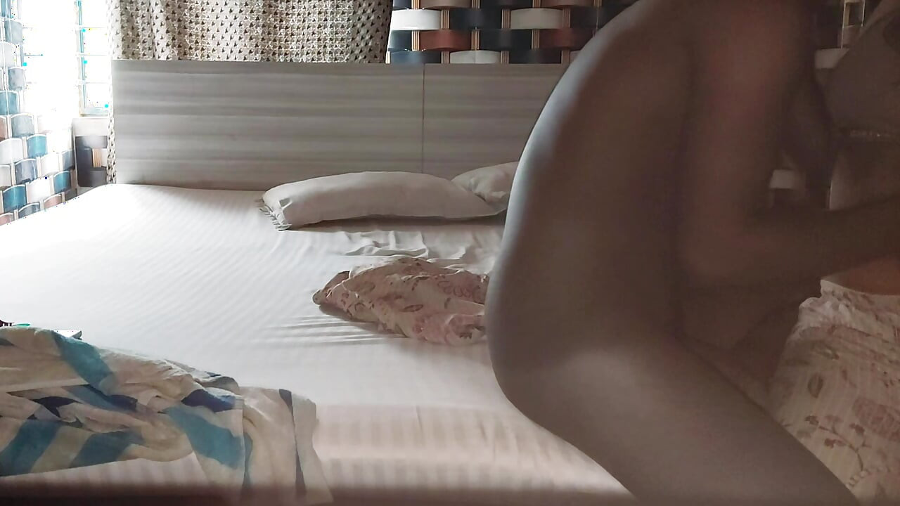Profesoara a făcut un film porno cu elevul ei în timp ce preda matematica