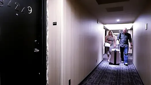 Mega-vollbusige blondinen karen fisher nikki sexx dreier!