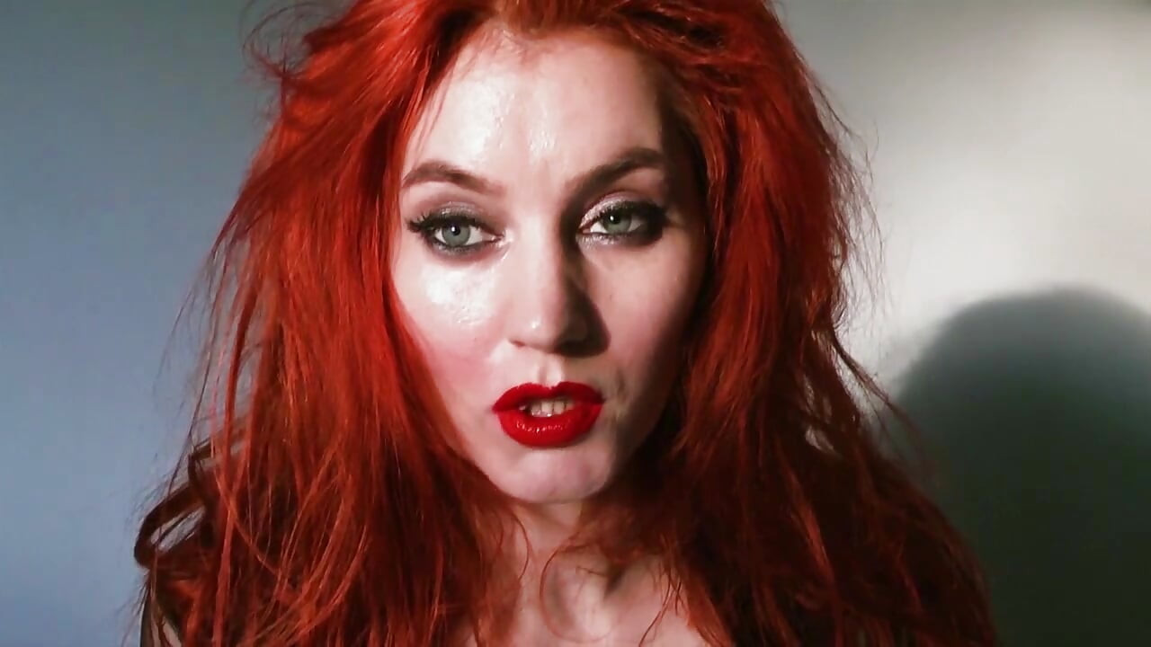 Η αγάπη δαγκώνει από καυτό μωρό