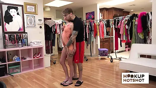 BTS - süße chloe Temple zeigt hinter den kulissen ihre muschi-titten!