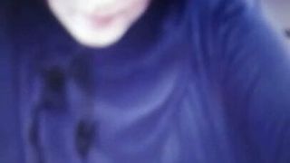 Une fille sexy en abaya reçoit un hommage au sperme sur demande