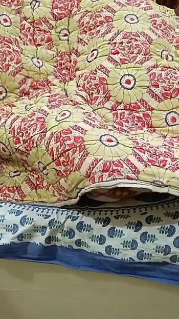 Moj polu sin je ležao u blizini i držao me čvrsto jebao celu noć | Klip 2