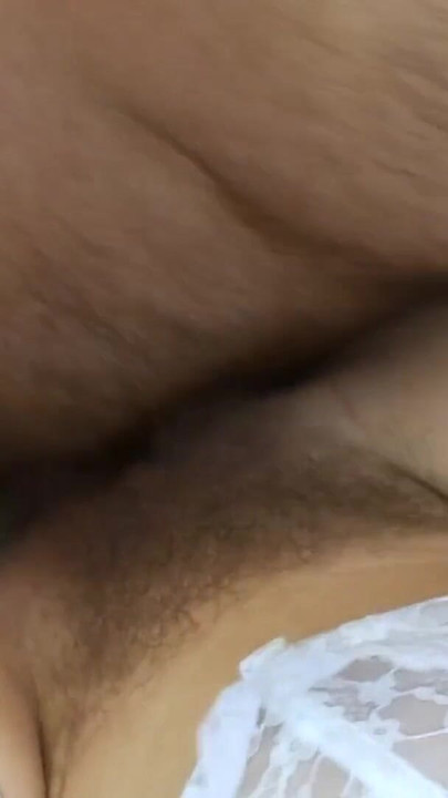 Must-see moment from "Mulher casada cabeluda faz Video Porno Amador por Dinheiro"