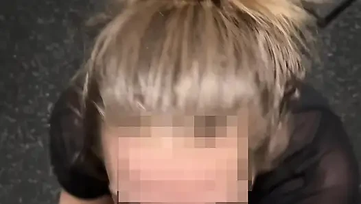 Быстрый трах в спортзале со шлюхой! Большой черный член тренируется с распутной милфой