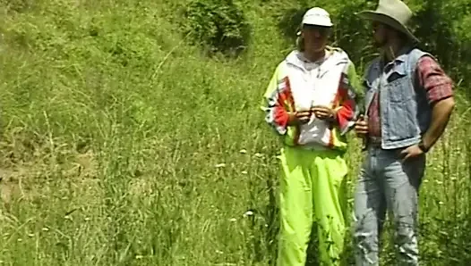 Pasangan Pergi Ke Taman Untuk Bercinta