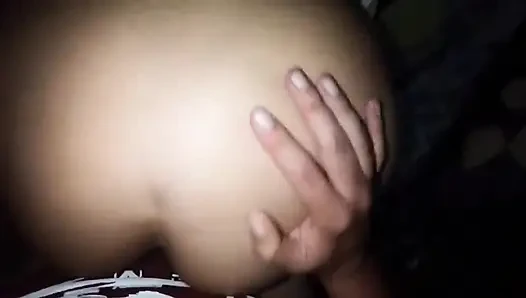 Aku bikin cewek ini cemburuan untuk ngasih aku pantat bahenolnya, dan itu berhasil!!