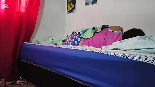 Feuchter Traum Ich masturbiere meine köstliche und köstliche Muschi mit meinem Dildo, bis ich einen reichen Orgasmus habe