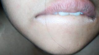 Delhi sexy Bhabhi saftige Lippen große Titten - Hindi heiß