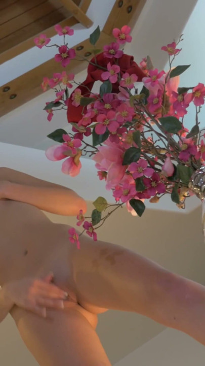 Molly Manson se masturbează pentru tine în viața ei reală | Clip 1
