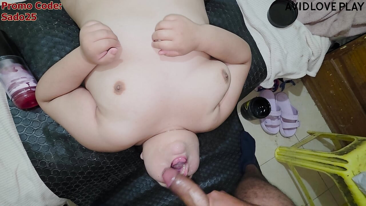 這款來自AVIDLOVEPLAY品牌的4D自動男性自慰器讓我射在她的臉上