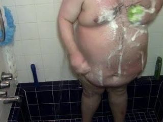 Dikke man onder de douche #3