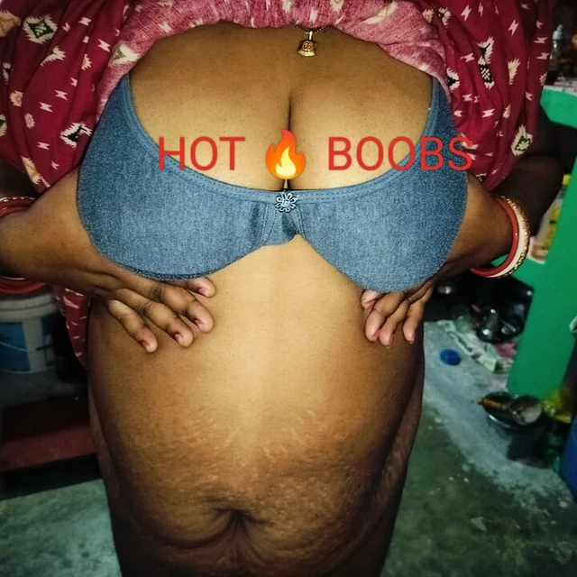 Hot Indian bhabhi ki sexy video .....too big ass wowwwwww