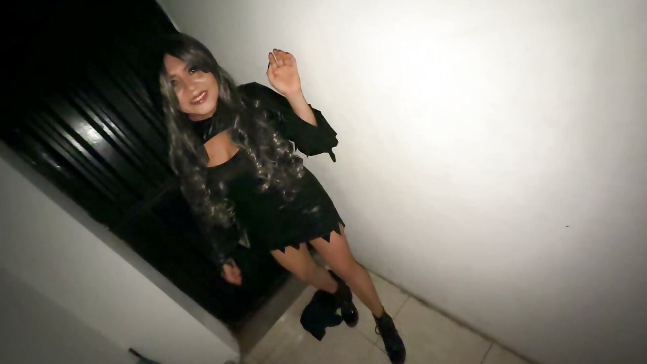 STANDING UP AND IN THE ASS. SHE INVITED ME TO AN UNOCCUPIED HOUSE, AND WE FUCKED INSIDE IT.