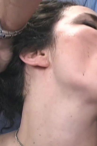 Fata păroasă retro are parte de o ejaculare facială uriașă