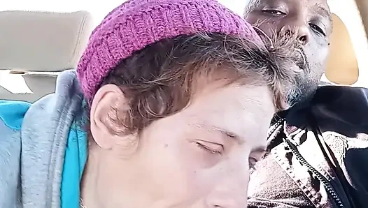 Schmutzige straßenhure trinkt mein sperma zum frühstück. MILF