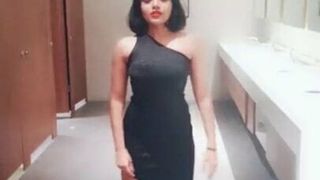 Gauri dançando sexy