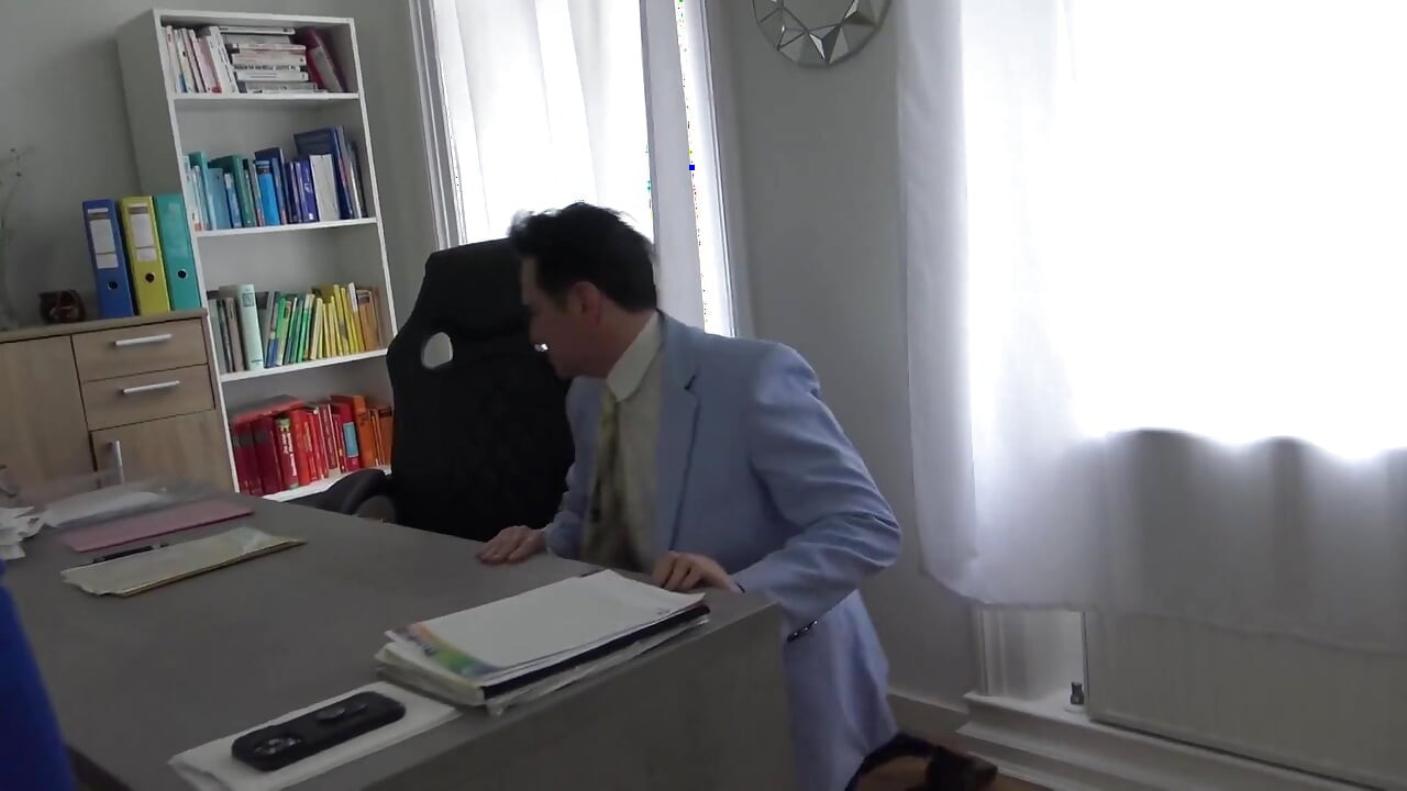 Licking a Nylon Pussy in the Office!