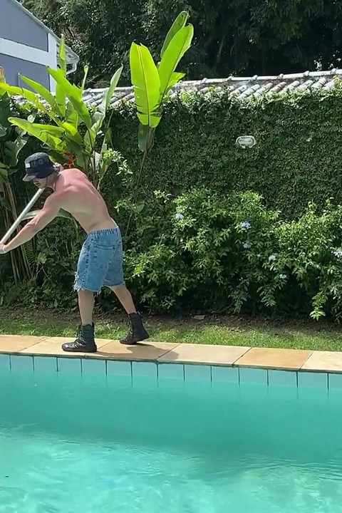 Young Pool Boy Fucks the Shemale Outdoors Behind the House Until She Cums All Over Him