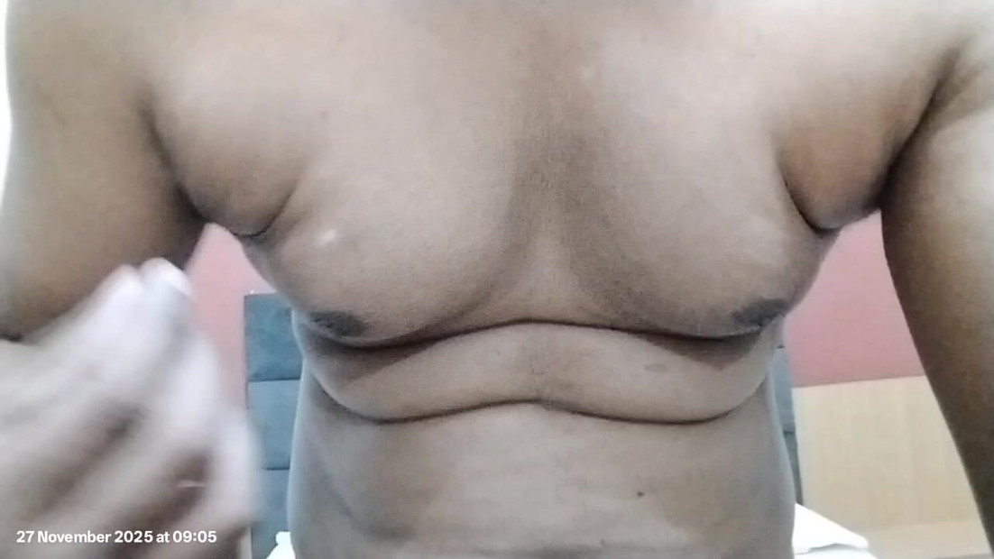 Igram se sa svojim sisama