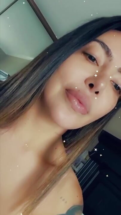 Cowgirl rijdend door het strakke natte poesje van Lela Star