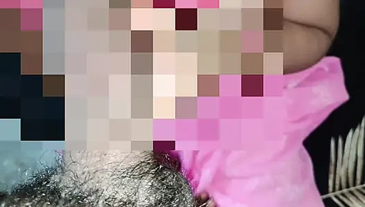 Ibu tiriku terlihat hot pakai kain sprei jadi aku ngentot
