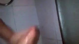 Bnp clip: enorme piacere twat teutonico sotto la doccia