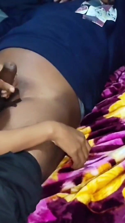 Vaginul strâmt al lui Shivani a fost futut în casa bătrână. | Clip 1