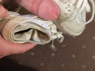 Futai și spermă albă murdară Nike Huarache