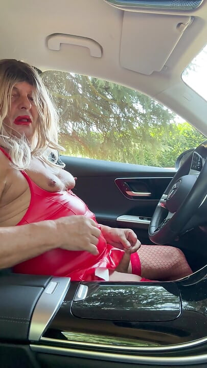 Transsexuala Kassy54 se atinge în mașină