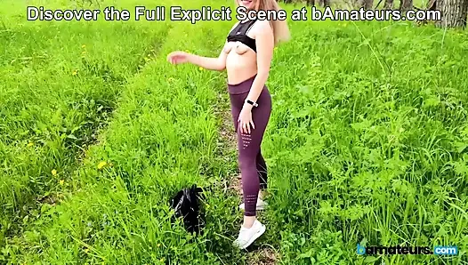 Wir haben uns gerade online getroffen! Amateur-schätzchen bei amateuren gegen einen baum gefickt