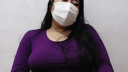 Janda menggoda bermain memek sendirian