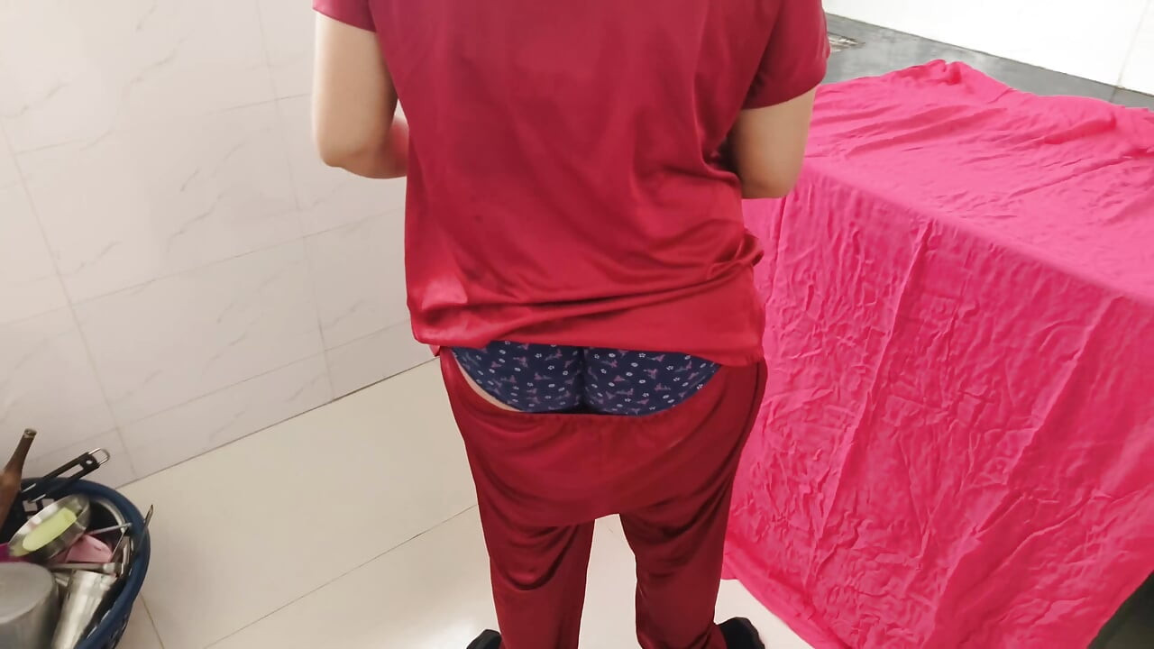 Desi bhabi ki kitchen me chudai video with brother in law