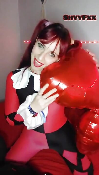 Shyyfxx Harley Quinn doğum gününü kutluyor ve jokeri komşusunun 31 talimatı rol oyununa gönderiyor