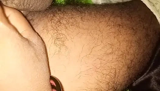 Bhabi ne baiya ke bal saf kiye fir chudai ki
