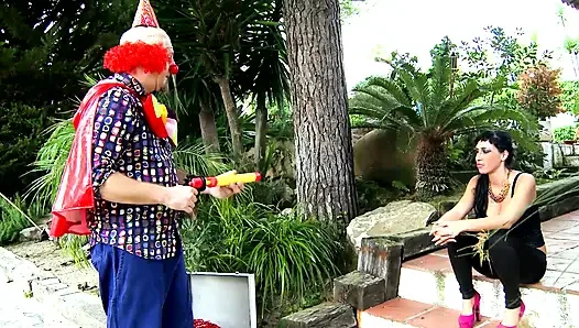 Я люблю иметь дилдо в заднице и жестко трахаться с незнакомцами