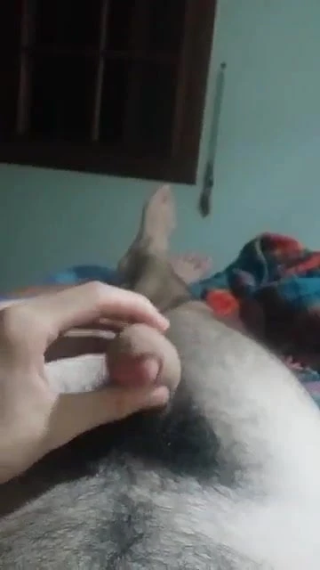 Hairy young guy cumming on his belly