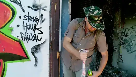 Hot babe squirts after hot fuck outdoors