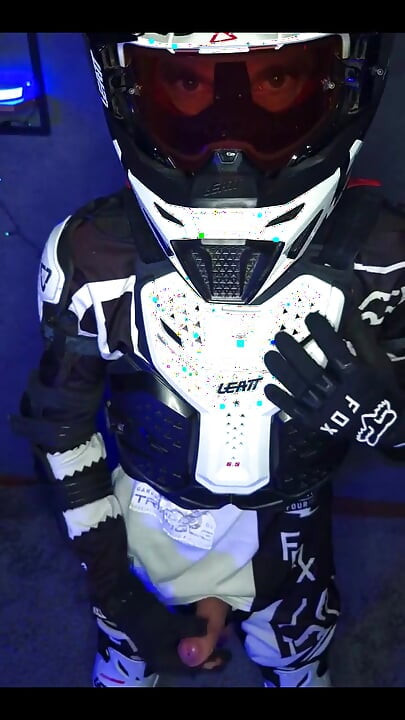 Кончаю дважды на мои кроссовки Nike под темпо