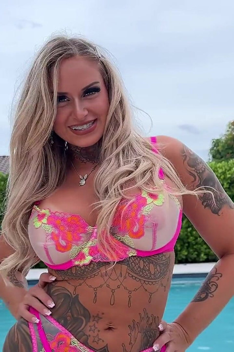 Busty Tattooed Blonde Stephanie Love Loves Poolside Anal